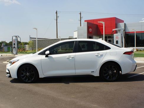 Used 2024 Toyota Corolla SE image 11