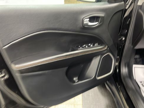 Used 2020 Jeep Compass Latitude AWD/4WD image 12