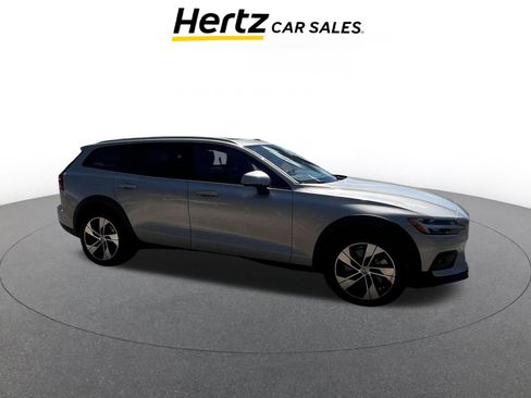 Used 2025 Volvo V60 B5 Cross Country Plus image 1