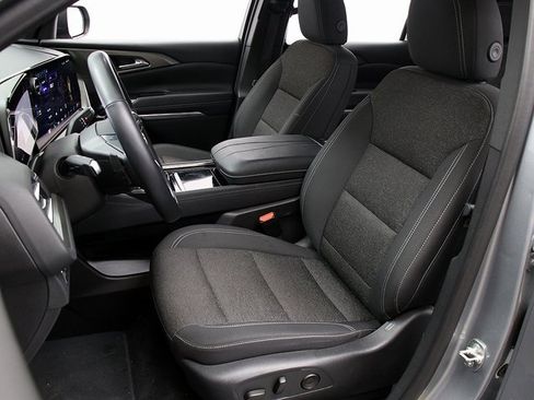 Certified 2024 Chevrolet Traverse LT image 9