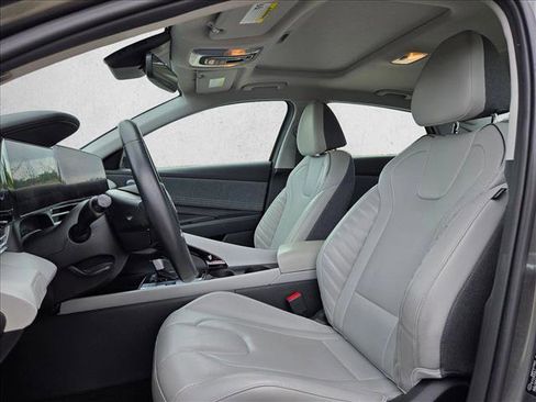 Used 2025 Hyundai Elantra Limited FWD image 11