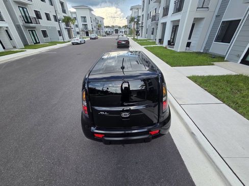 Used 2011 Kia Soul + w/ Audio Pkg FWD image 8