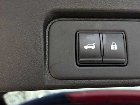 Used 2025 Nissan Rogue SV FWD image 23