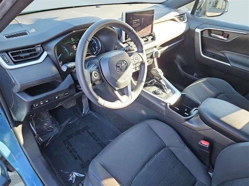 Used 2023 Toyota RAV4 SE w/ Convenience Package image 13