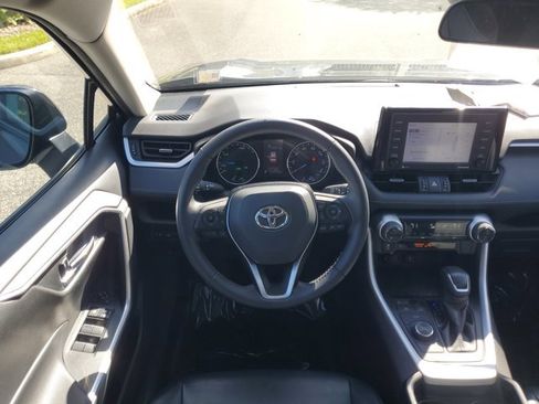 Used 2021 Toyota RAV4 XLE Premium image 12