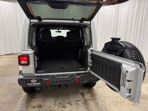 Used 2023 Jeep Wrangler Unlimited Sahara AWD/4WD image 22