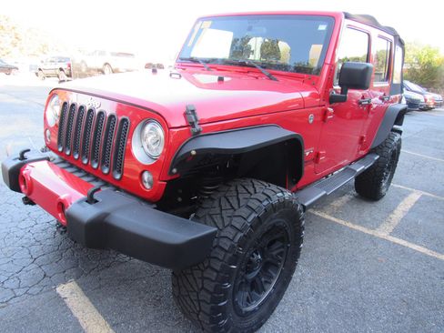 Used 2017 Jeep Wrangler Unlimited Sahara w/ Connectivity Group AWD/4WD image 3