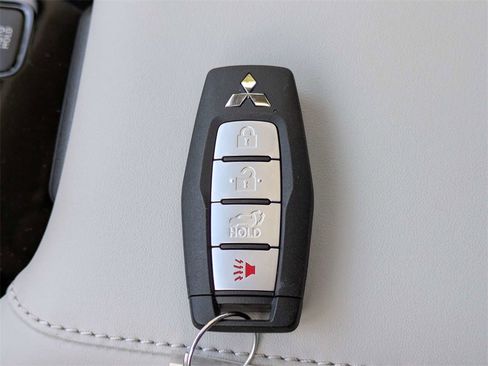 New 2026 Mitsubishi Outlander SE image 30