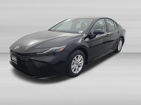 Used 2026 Toyota Camry LE FWD image 9
