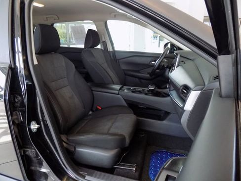 Used 2025 Nissan Rogue SV FWD image 26