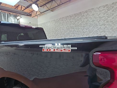 Used 2021 Chevrolet Silverado 1500 LT Trail Boss image 3