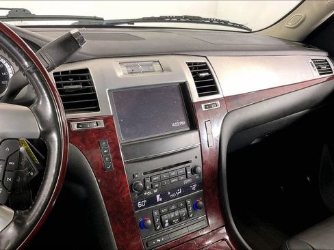 Used 2013 Cadillac Escalade Luxury image 9