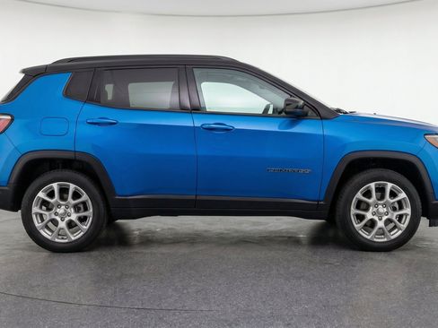 Used 2025 Jeep Compass Limited AWD/4WD image 11