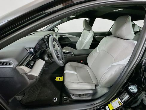 Used 2025 Toyota Camry SE image 21