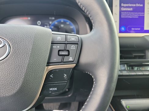 Used 2024 Toyota Crown Limited image 23