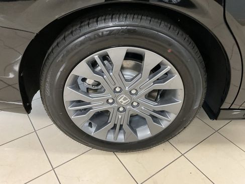 Used 2025 Honda Odyssey Touring image 7