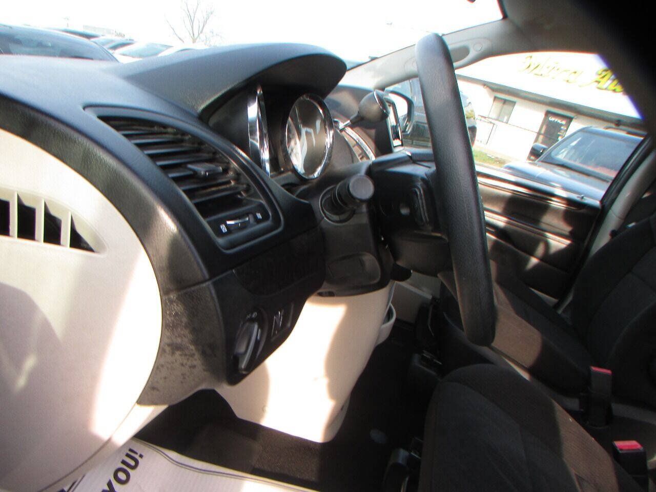 Used 2013 Dodge Grand Caravan American Value Package FWD image 26