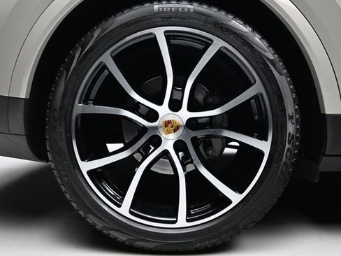 Used 2021 Porsche Cayenne S image 44