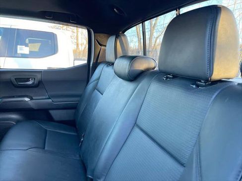 Certified 2021 Toyota Tacoma TRD Off-Road image 9