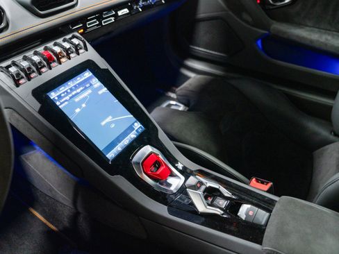 Used 2020 Lamborghini Huracan EVO image 26