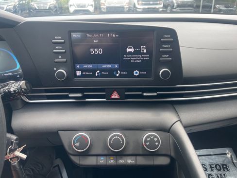 Used 2025 Hyundai Elantra SE FWD image 12