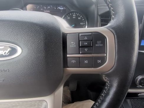 Used 2024 Ford Expedition XLT image 18