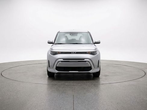 Used 2025 Kia Soul LX w/ LX Technology Package FWD image 2