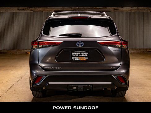 Used 2023 Toyota Highlander XLE image 7