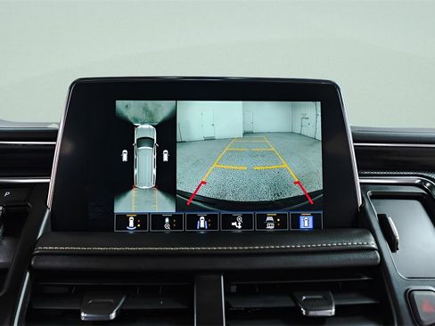 Used 2022 GMC Yukon XL SLT w/ SLT Luxury Package image 16