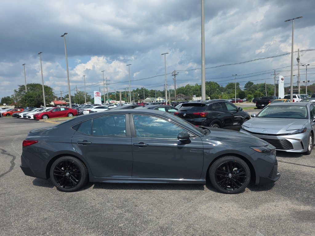 Used 2025 Toyota Camry SE FWD image 3