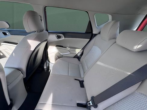 Used 2023 Kia Soul LX w/ LX Technology Package image 12