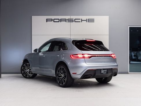 Certified 2024 Porsche Macan AWD/4WD image 3