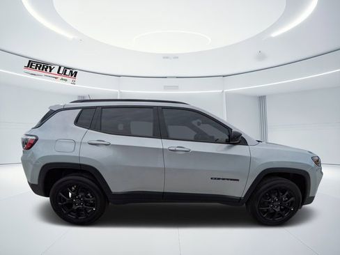 New 2026 Jeep Compass Latitude image 32