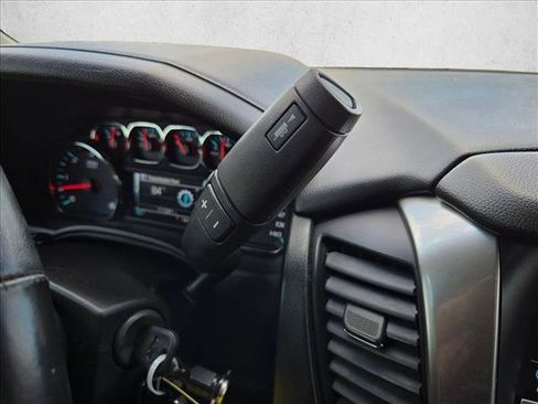 Used 2018 Chevrolet Suburban LT image 15