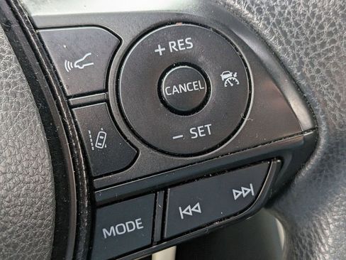 Used 2021 Toyota RAV4 LE AWD/4WD image 21