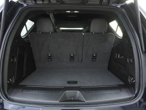 Used 2023 GMC Yukon SLT w/ SLT Premium Package image 50