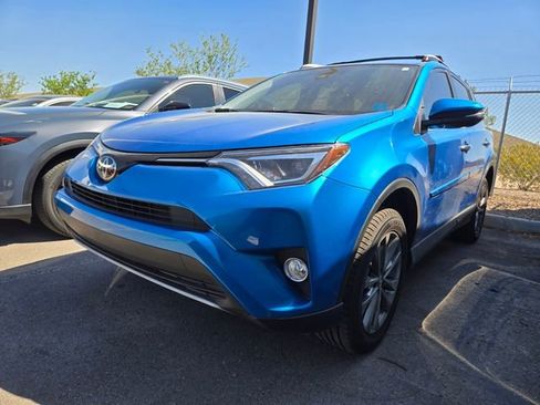 Used 2018 Toyota RAV4 Limited w/ Carpet Mat Package image 2