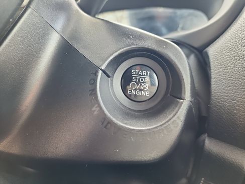 Used 2018 Jeep Renegade Limited w/ Safety & Security Group image 22