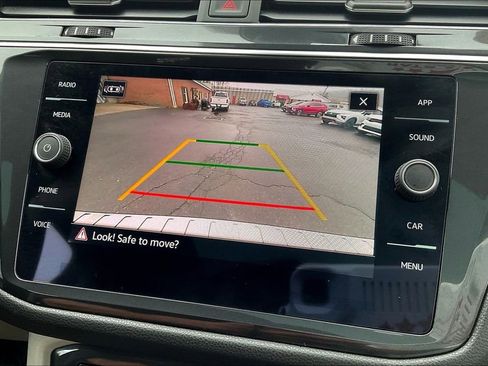 Used 2023 Volkswagen Tiguan SE w/ Panoramic Sunroof Package AWD/4WD image 20