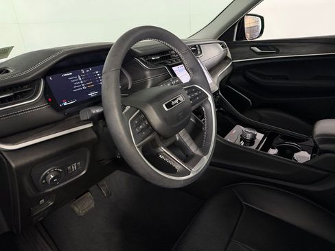 Certified 2023 Jeep Grand Cherokee Limited w/ Luxury Tech Group II image 22