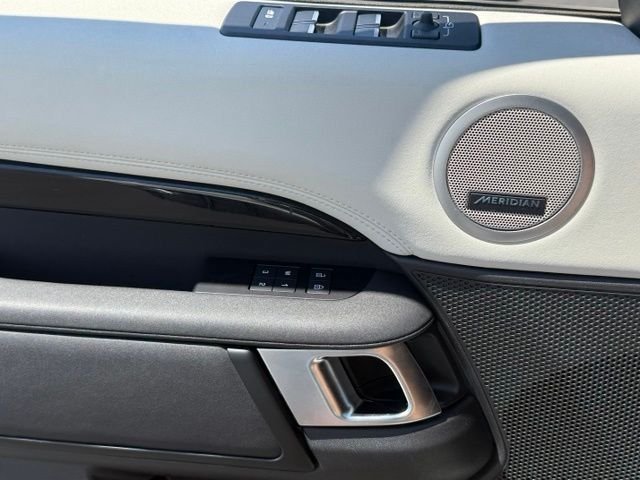 Used 2025 Land Rover Discovery S AWD/4WD image 22