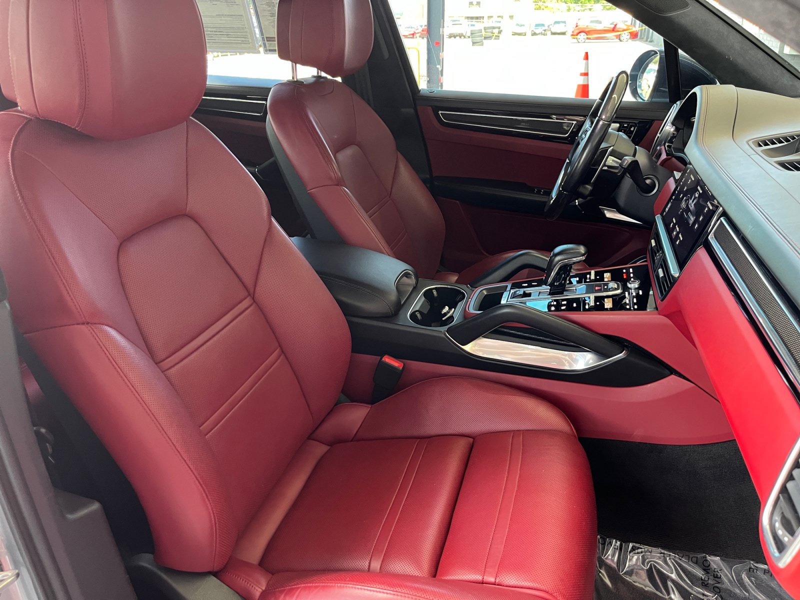 Used 2020 Porsche Cayenne Turbo AWD/4WD image 19