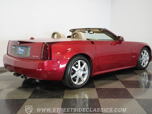 Used 2005 Cadillac XLR image 17