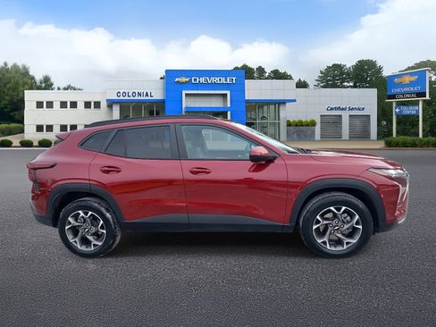 Used 2024 Chevrolet Trax LT image 3