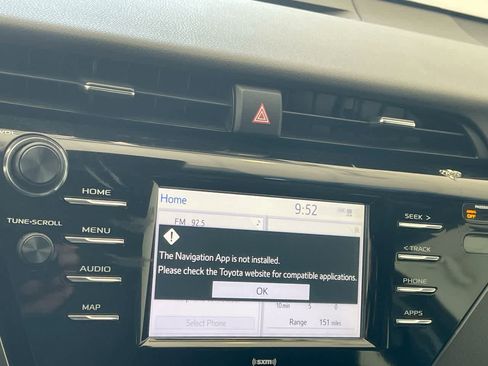 Used 2020 Toyota Camry SE FWD image 18