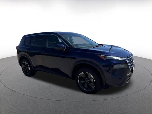 Used 2025 Nissan Rogue SV AWD/4WD image 2