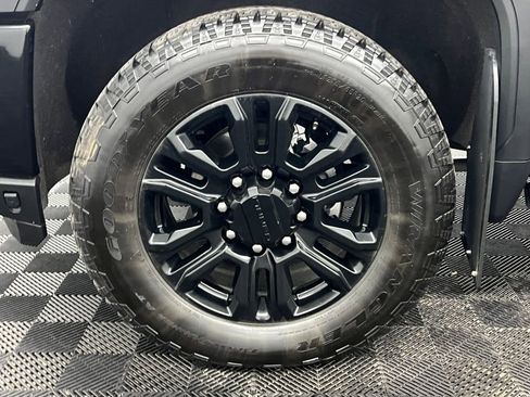 Used 2022 GMC Sierra 2500 Denali w/ Denali Black Diamond Edition AWD/4WD image 10