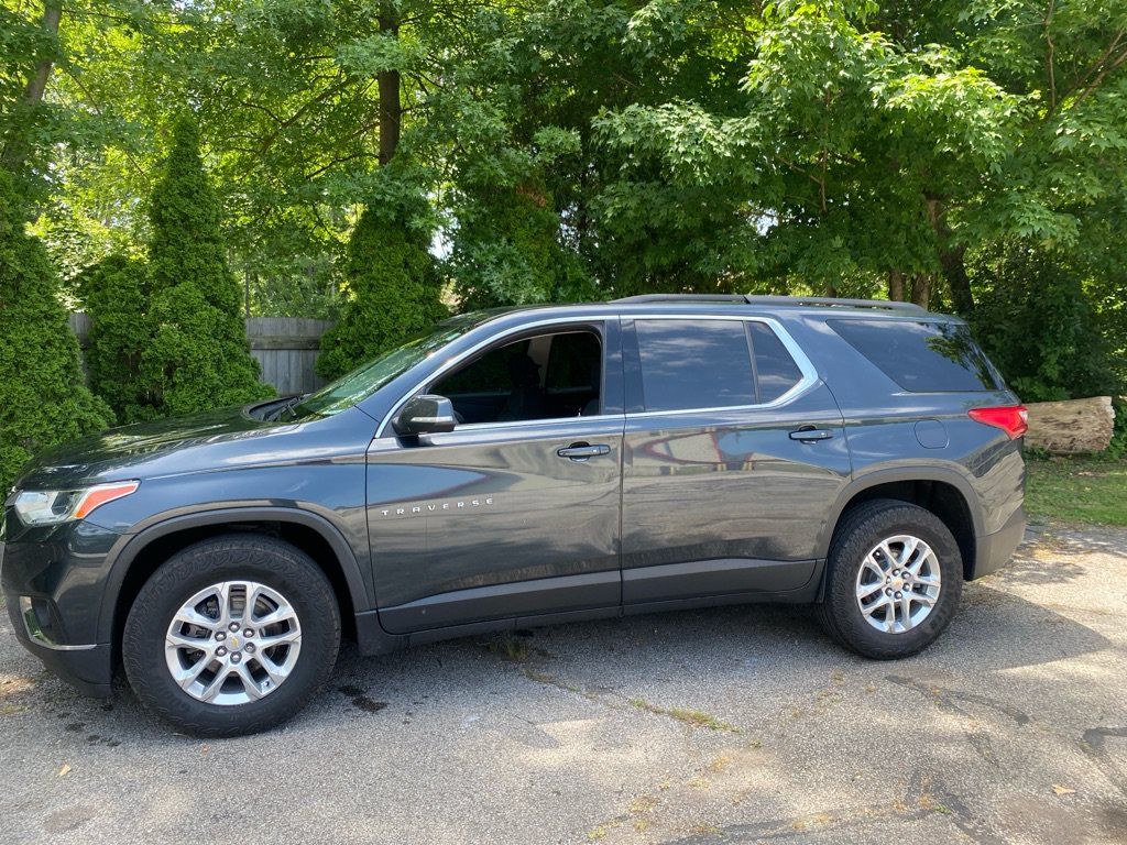 Used 2021 Chevrolet Traverse LT FWD image 2
