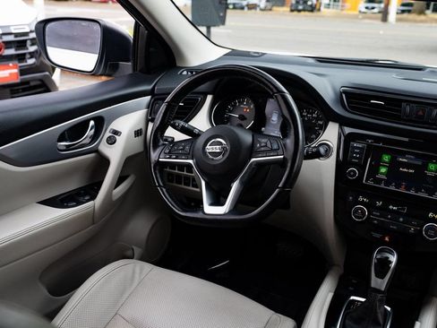 Used 2020 Nissan Rogue Sport SL w/ Premium Package FWD image 9