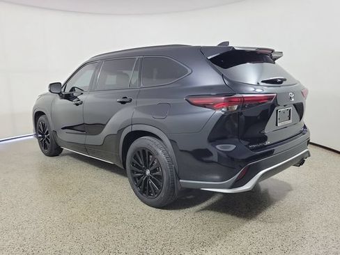 Used 2024 Toyota Highlander XSE FWD image 7